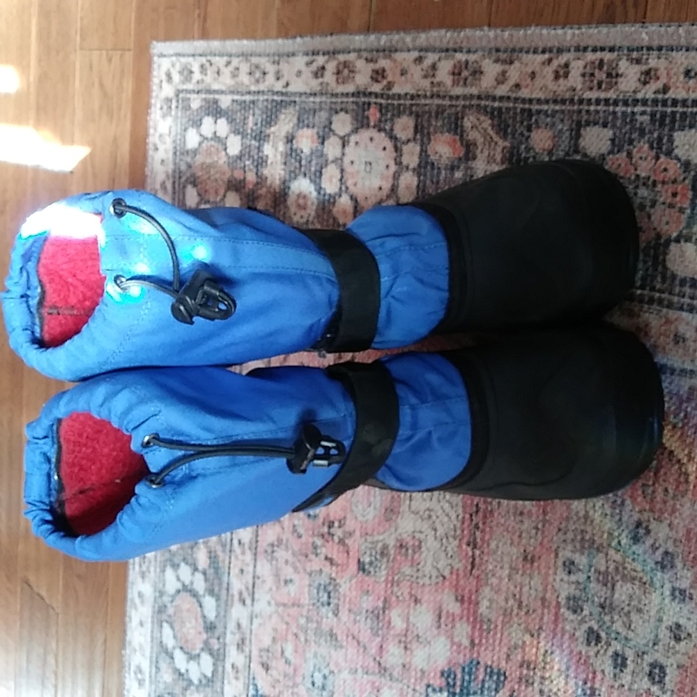 Kamik snow boots size 5